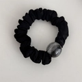 Scrunchie nero plissettato minimalista con decoro in resina grigio argento brillante - Grigio Sfumato Brillante