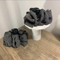Two-piece set of large pleated houndstooth hair claw clips on a wooden tabletop - 11cm / Black Houndstooth