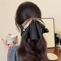Elegante molletta per capelli in seta a strati con strass e ciondoli di perle - Beige Caffè