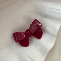 Détail d'une barrette nœud bordeaux en acétate avec inscription France Handmade dorée - Rouge Nouvel An - Nœud Incurvé
