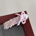 Detail einer Tweed-Haarspange mit gewebter Schleife und großer Perle auf Holzrahmen - Rosa Schleife Rechteckiger BB Clip