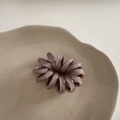 Elastico per capelli a spirale marrone caffè su vassoio in ceramica lucida - Marrone