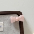 Dettaglio del fermaglio rosa a fiocco in acetato con incisione dorata France Handmade lucida - Rosa Gelatina Fiocco Semplice