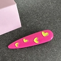 Pinza para el pelo rosa con patrones de corazones amarillos y diseño de gota - lágrima / rosa intenso