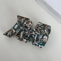 Eleganter M-förmiger Haarklammer-Clip in Marmor-Optik mit handgefertigter goldener Aufschrift - Gemischtes Beige Blau
