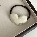 Detail of high-elasticity hair tie with a creamy white acetate heart-shaped charm - Milk White