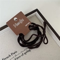 Détail d'élastiques à cheveux marron foncé avec nœud sur un plateau en toile épuré - Café Foncé Nœud Tissé (5 Pièces par Carte)
