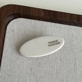 Weißer ovaler Acetat-Haarclip mit FRANCE Handmade-Schriftzug im minimalistischen Stil - Weiß