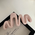 Pinza de pelo grande rosa mate con forma de onda y acabado esmerilado para el cabello - Rosa