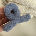 Medium blue plush faux fur hair claw clip with a cross design for autumn and winter - Fog Blue