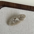 French retro oval acetate hair clip with beige marble texture and handmade engraving - White Apricot