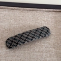 Λεπτομερής όψη της υφής του υφάσματος houndstooth στο vintage καφέ και μαύρο κλιπ μαλλιών - Ρετρό Καρό - Γκρι Πράσινο BB