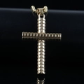 Colgante de cruz para hombre en acero inoxidable dorado con diseño de cuadros y cadena - Dorado (Solo Colgante (Sin Cadena))
