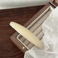 Elegante fermaglio per capelli avorio con finitura lucida su portagioie vintage in legno - Bianco Trasparente