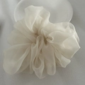 Dettaglio dell'elastico in organza bianca con elegante trama a balze multistrato - Bianco Sporco