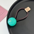 Detalle de cuenta verde menta France Handmade y parche de oso en el elástico de pelo - Verde