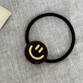 Élastique à cheveux noir avec bouton en acrylique marron et motif de visage souriant - Café