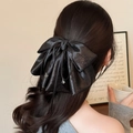 Elegante fermaglio per capelli in raso nero con glitter e ciondoli a cuore - Superficie Lucida Nera