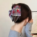 Molletta per capelli a fiocco scozzese rosso e grigio con bottoni su maglia grigia - Triangolo