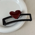 Elegant black hollow rectangular hair claw clip with a glossy deep red heart accent - Heart-shaped Color-blocked Rectangle - Black