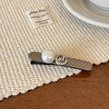 Elegante fermaglio per capelli con perle e diamanti su base in metallo grigio scuro - Champagne