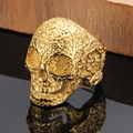 Gotischer goldfarbener Totenkopfring mit Blumenmuster und Punk-Stil-Metalldetails - US 7 / Gold