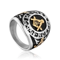 Anillo masónico para hombre en plata y oro con símbolo G y grabados, vista de 45 grados - US 7 / Oro y Plata
