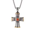 Collana con ciondolo a croce gotica con gemma rossa e finitura testurizzata oro e argento - Solo Ciondolo (Senza Catena)
