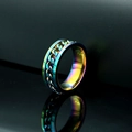 Anillo giratorio para hombre con acabado arcoíris iridiscente y diseño de cadena cubana - Multicolor