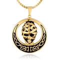 Macro-opname van vergulde mummie schedel hanger met Keltische details aan de ketting - Hanger Zonder Ketting / Antiekgoud