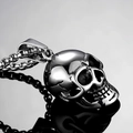Pendentif tête de mort punk gothique en acier inoxydable poli avec chaîne box solide - Crâne + Chaîne En Acier Inoxydable / Argent
