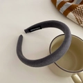 Serre-tête rembourré en maille gris foncé pour femme avec étiquette faite à la main - Gris clair