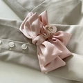 Elegante pinza para el pelo de satén rosa claro con diseño de lazo doble grande para mujer - Rosa