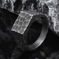 Herrenring aus Titanstahl mit Hammerschlag-Textur und breitem Siegelring-Design im Retro-Stil - Größe 7 / Vollständig Gehämmerter Breitband-Stil (Modell 3) / Antik-Silber