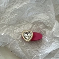 Dettaglio di un fermaglio per capelli in cristallo a cuore con base rosso rosa intenso - Cuore Rosa Lampone