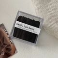 Detalle de set de 8 gomas de pelo trenzadas en caja transparente con fuerte elasticidad - Negro Sólido Tejido