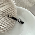 Elegante fermaglio per capelli a camelia nera con strass e perla su porcellana bianca - Nero con Strass