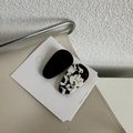 Detalle de pinzas para el cabello en acetato negro y mármol sobre cartón blanco - Grupo de Pinzas de Pico de Pato Gota / Negro y Mármol Blanco-Negro