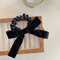 Elegante elastico per capelli in velluto nero con fiocco e fascia in raso lucido - Fiocco in Velluto a Striscia Sottile