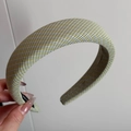 Détail du serre-tête en tissu à carreaux jaune et vert avec doublure antidérapante - Serre-tête Rembourré / Petits Carreaux