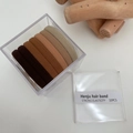 Dettaglio di 10 elastici per capelli ad alta elasticità in toni terra in scatola - Anello di Spugna Caffè