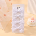 Set di 4 fermagli per capelli con fiocco in pizzo bianco per bambine su cartoncino - Stile Uncinetto Bianco / Bianco (4D)