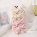 Set di 4 fermagli per capelli con fiocchi ricamati a fiori in rosa e crema - Bianco Crema-Rosa