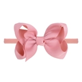 Dettaglio della fascia per capelli con fiocco in gros-grain rosa e texture definita - Rosa Cipria (13)