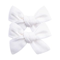 Vue détaillée des barrettes nœuds en tissu blanc montrant la texture du coton tissé - Blanc (1)