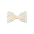 Détail d'une barrette nœud en dentelle ivoire avec des motifs floraux brodés - Style Dentelle Brodée Crème (21)