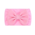 Gros plan du bandeau rose pour bébé avec texture gaufrée et grand nœud décoratif - Rose (28)
