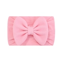 Détail du bandeau pour bébé avec tissu à texture nid d'abeille et grand nœud rose - Rose Clair (150)
