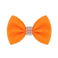 Détail d'un nœud en ruban gros-grain orange avec strass brillants sur pince en métal - Orange (9)