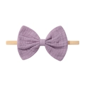Detalle de diadema con lazo de muselina morada y banda de nailon elástica suave - Morado